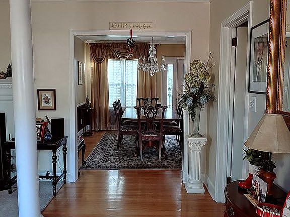 3rd image of 123 Pine St