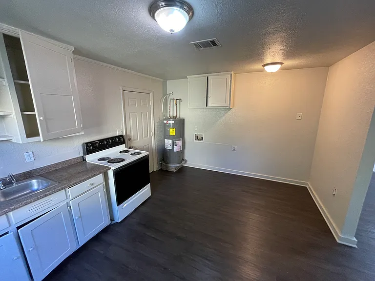 2471 Cherry St — Photo 7