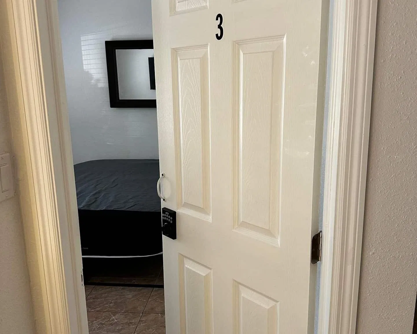 3 bed, 250 sqft, $700 — Photo 3