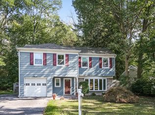 4 Pilgrim Rd, White Plains, NY 10605