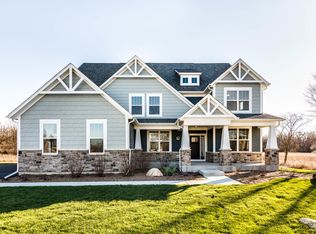 12 Hawthorn Hills Dr, Hawthorn Woods, IL 60047