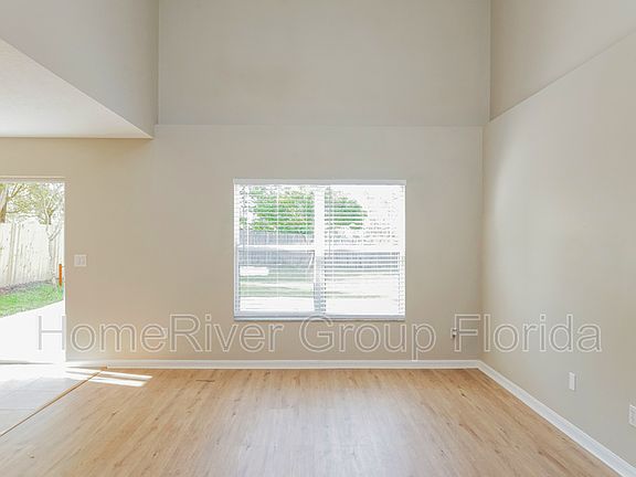 3rd image of 2175 Heathwood Cir