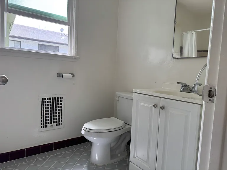 1033 N Sweetzer Ave — Photo 10