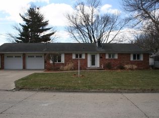 1203 S 15th Ave W, Newton, IA 50208