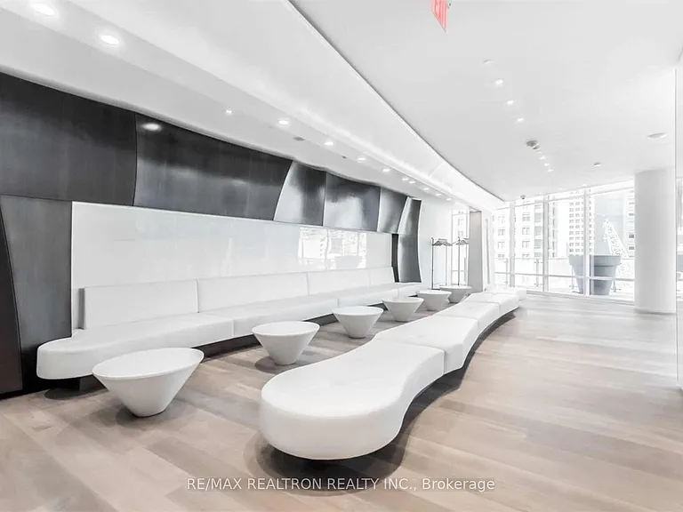 1 Bloor St E #12 — Photo 27