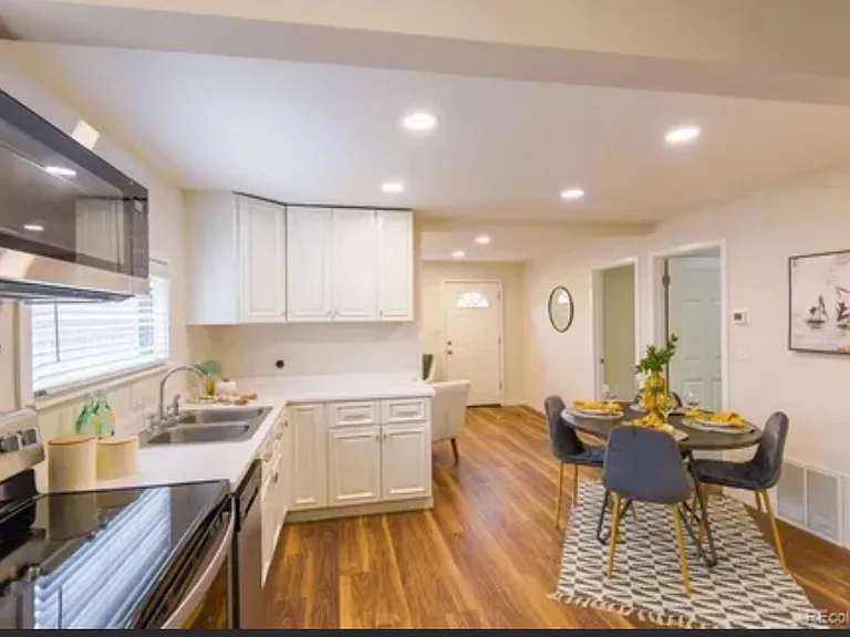 2084 Elmira St — Photo 3
