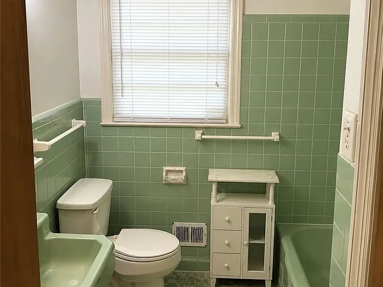 569 Whitehead Rd — Photo 4