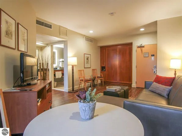 206 Crystal Mountain Dr Unit 12450-206, Thompsonville, MI 49683