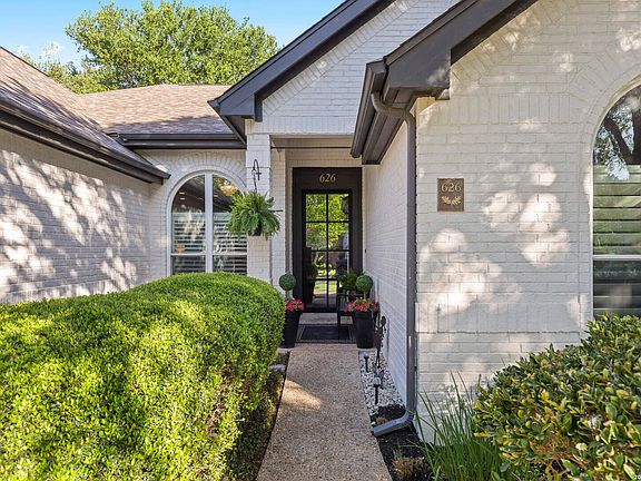 4th image of 626 EVERGREEN LN