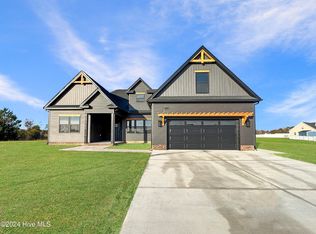 102 Yawl St, Elizabeth City, NC 27909