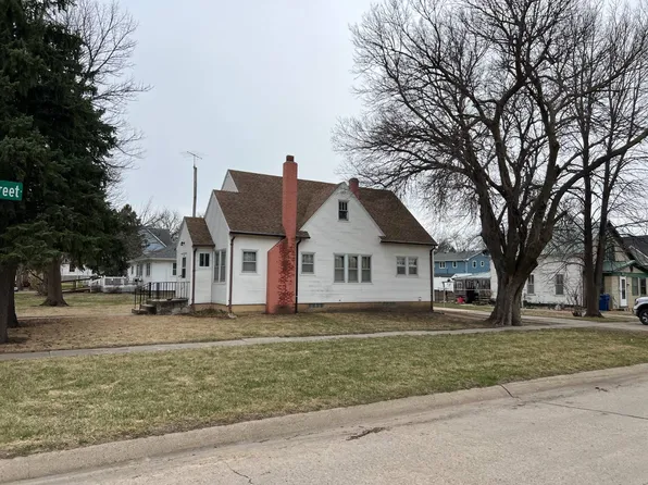 902 Redick Ave, Creighton, NE 68729