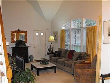 5th image of 3146 Village Green Dr #3146