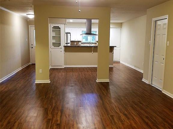 4th image of 2107 Oak Shores Dr