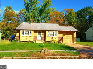 907 Aston Martin Dr, Lindenwold, NJ 08021