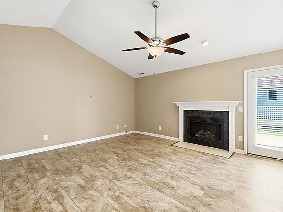 4th image of 601 Quiet Creek Ct