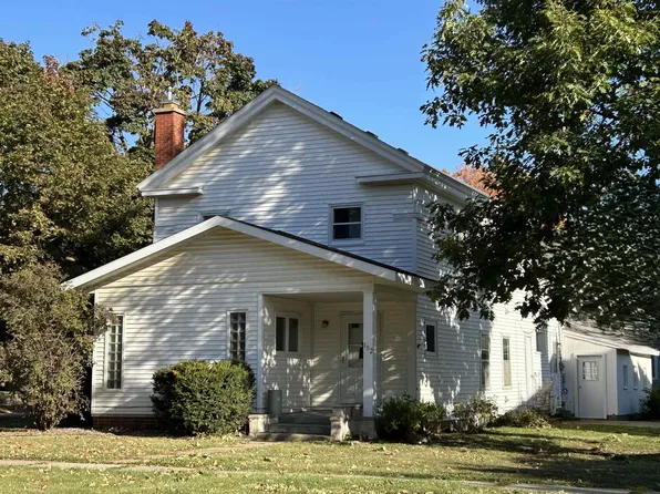 102 5th Ave E, Cresco, IA 52136