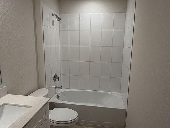3rd image of 3013 Hidden Valley Dr