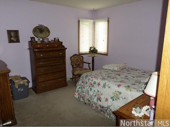 5th image of 555 N Falls St