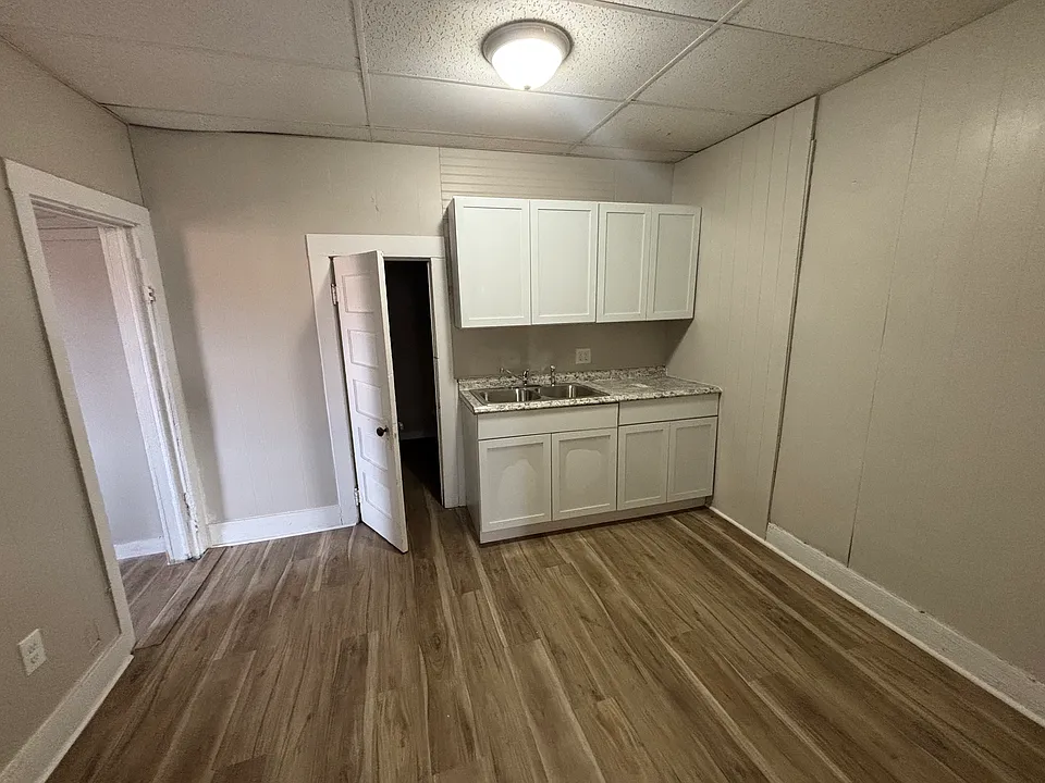 14 E 6th Ave #6