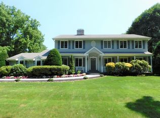 17 Wayside Ln, Huntington, NY 11743