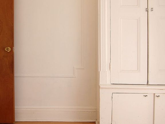 5th image of 388 Woodbine St APT 3R
