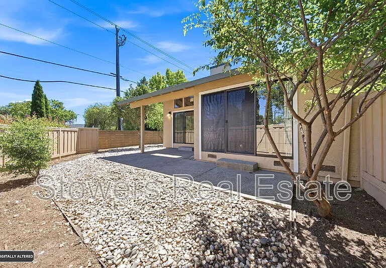 2033 Raphael Ct — Photo 37