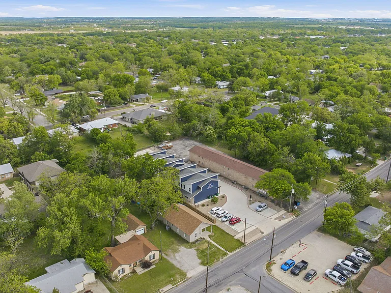 1287 W Frey St — Photo 30