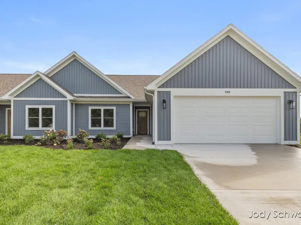 748 Noble Dr, Belding, MI 48809