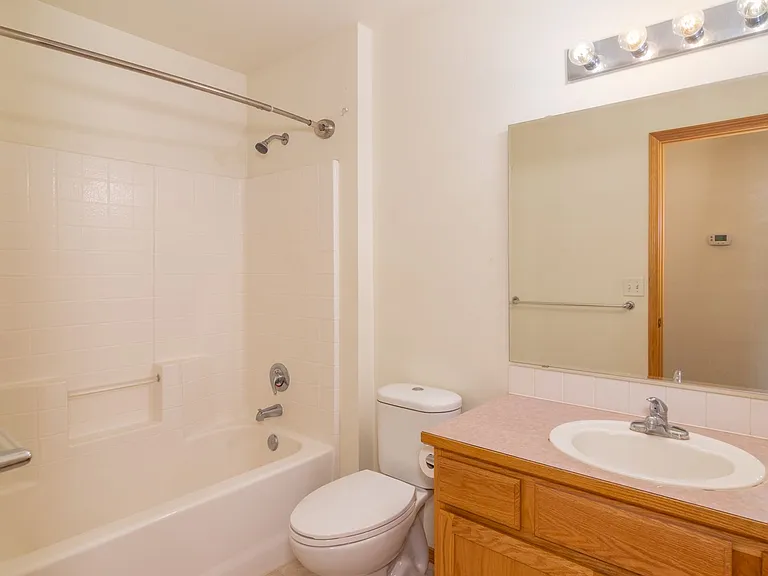 3122 Meadow Glen Ln — Photo 11