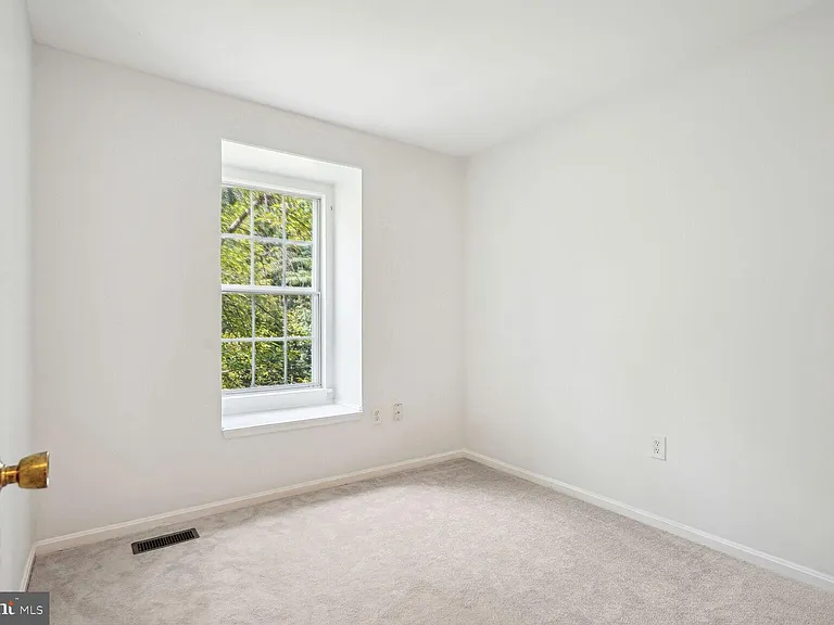 9909 Hemlock Woods Ln — Photo 24