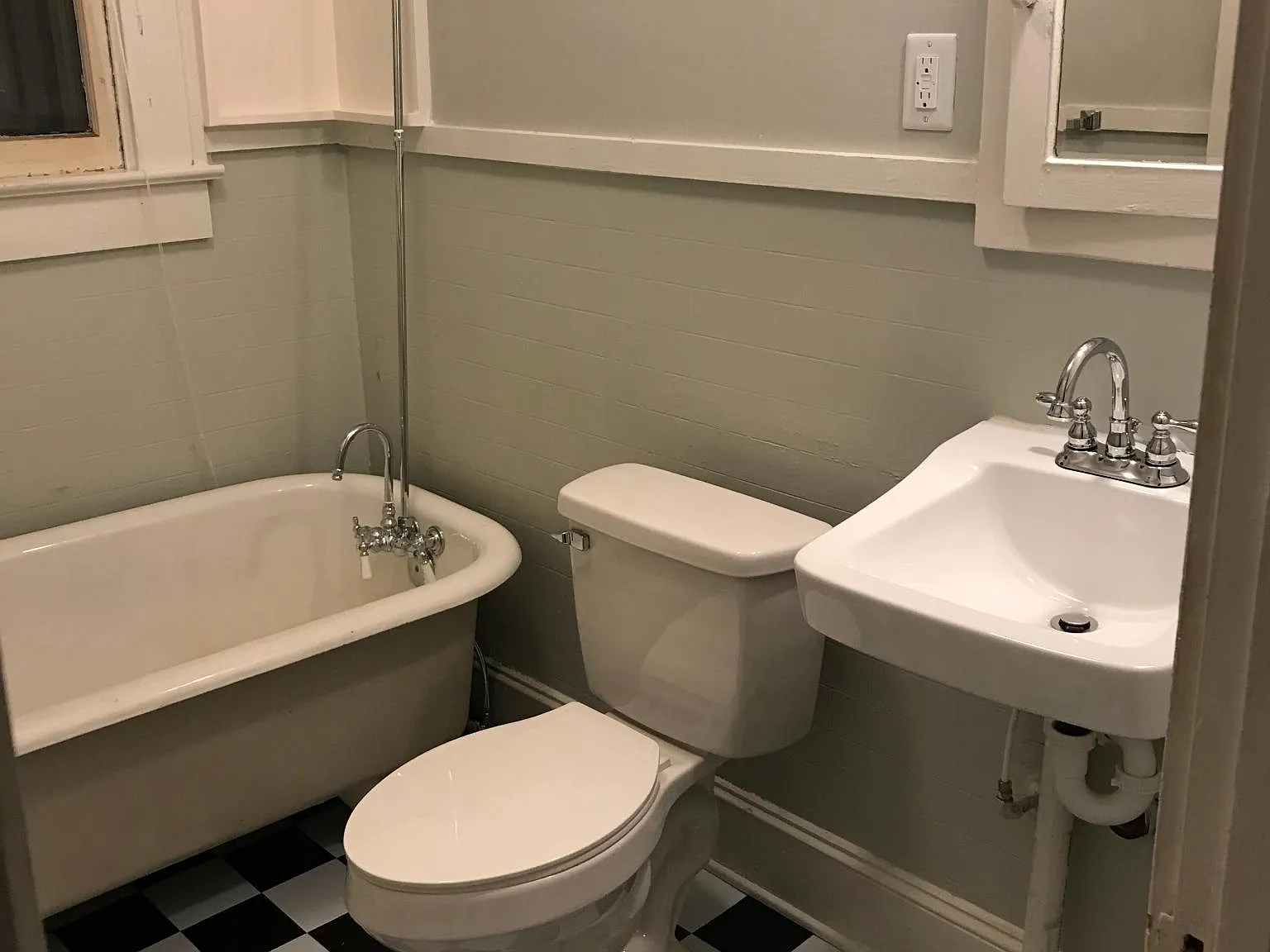 2325 Spring Garden St — Photo 4