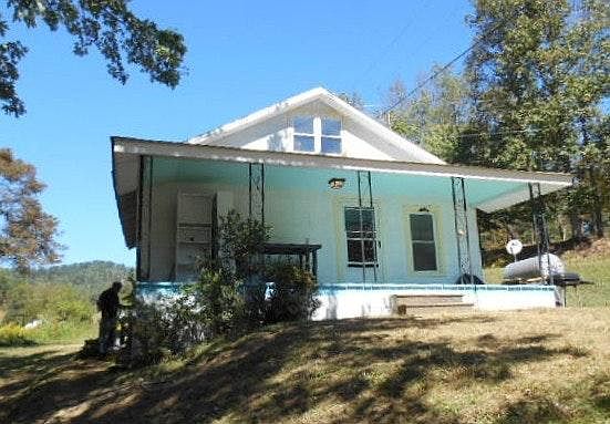 Renovated & Updated Vintage Farmhouse