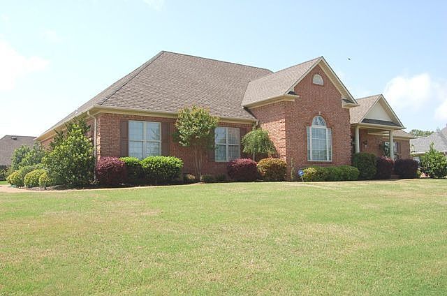 1st image of 76 Winding Oaks Dr