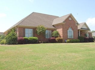 76 Winding Oaks Dr, Jackson, TN 38305