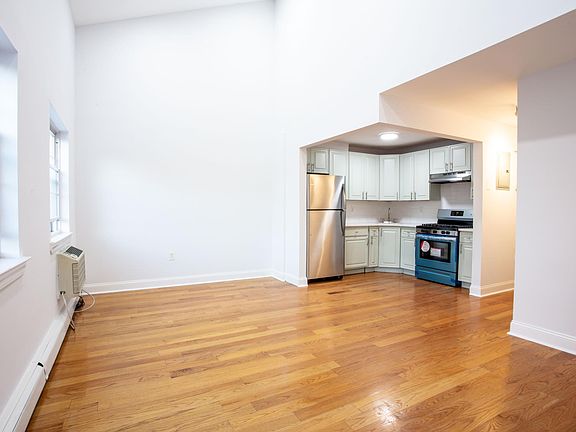 3rd image of 10714 166th St