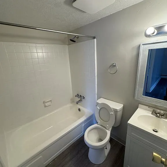 911 Rogers Pl — Photo 3