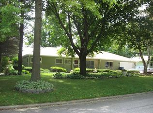 3923 Scenic Dr, Waterloo, IA 50701