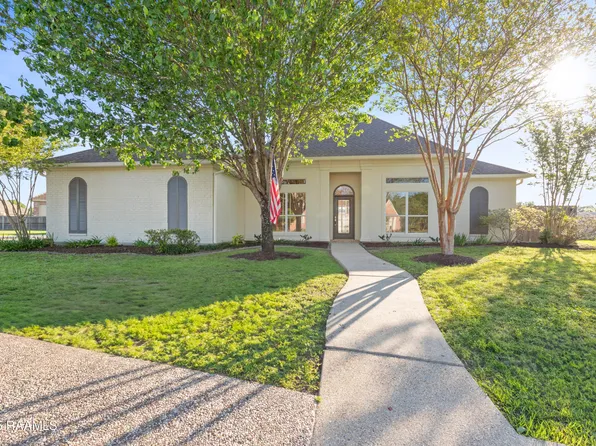 206 Troon Dr, Broussard, LA 70518