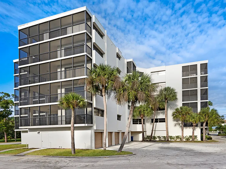 Residences at Blackburn Bay — Photo 6