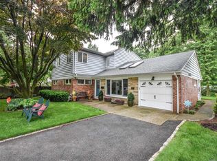 24 Evelyn Rd, Port Washington, NY 11050