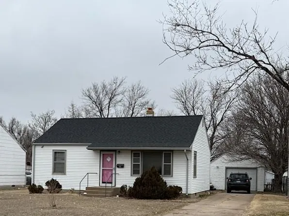 121 E 16th St, Larned, KS 67550