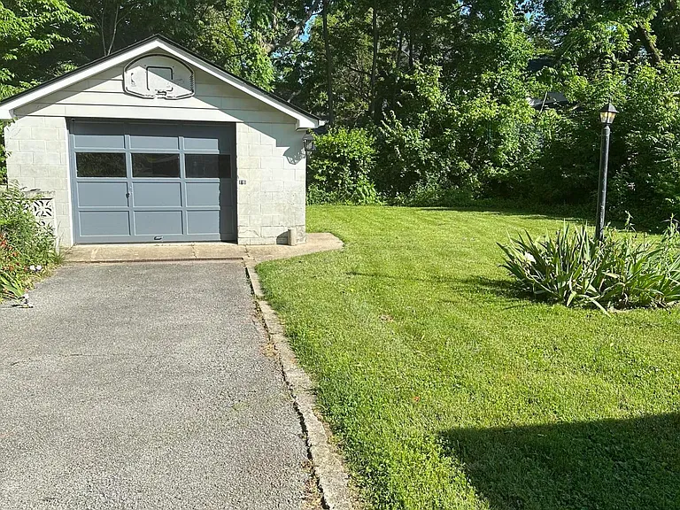 232 Bassett Ave — Photo 12
