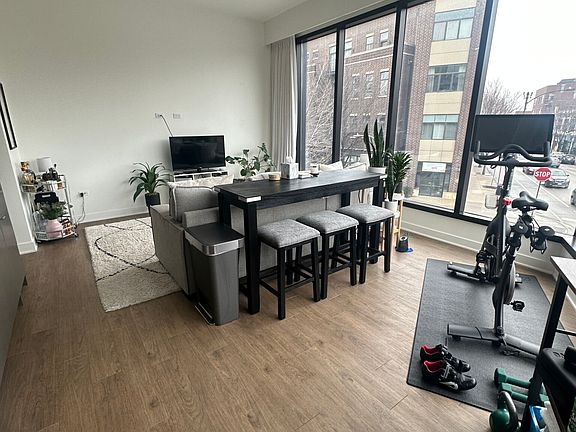 4th image of 3462 N Lincoln Ave #205