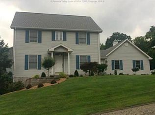 604 Hillcrest Dr, Ravenswood, WV