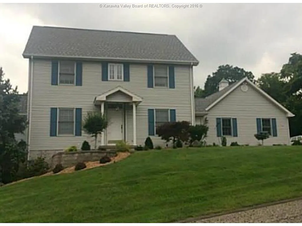 604 Hillcrest Dr photo 1