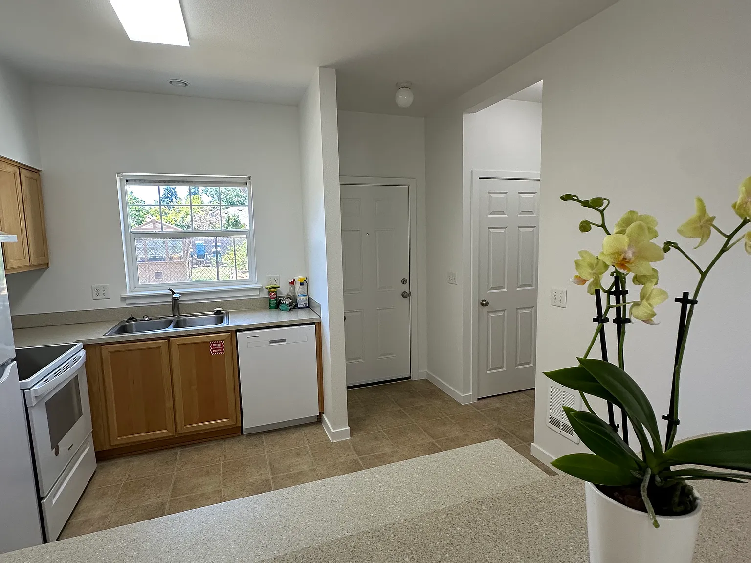 2 bed, 1.5 bath, 1100 sqft, $1,875 — Photo 3