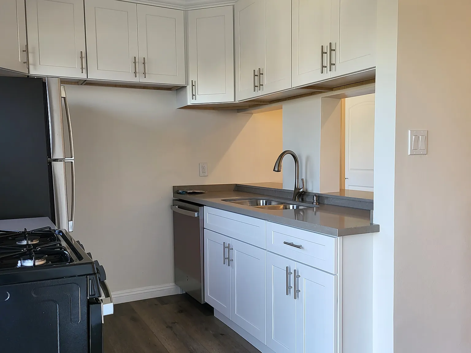 2 bed, 910 sqft, $2,500 — Photo 3