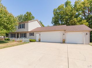 2306 Woodlawn Ln, Adrian, MI 49221