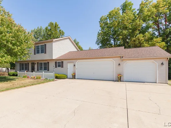 2306 Woodlawn Ln, Adrian, MI 49221