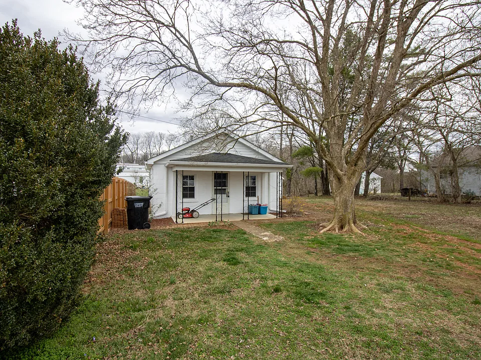 3332 Mount Pleasant Blvd